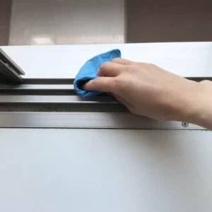 サッシの汚れが気になる